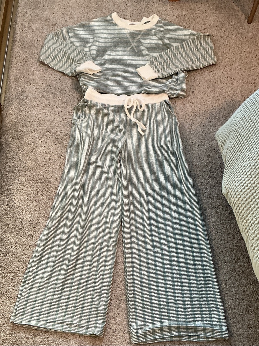 New Zenana Outfitters Wide-Leg Knit Lounge Pant and Top Set ~ Sage and White - Picture 2 of 9